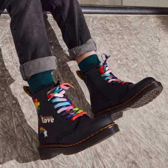 New Dr Martens 1460 Retro Rainbow Combat Boot Pride Black Multicolor Sz 5 - Picture 12 of 13